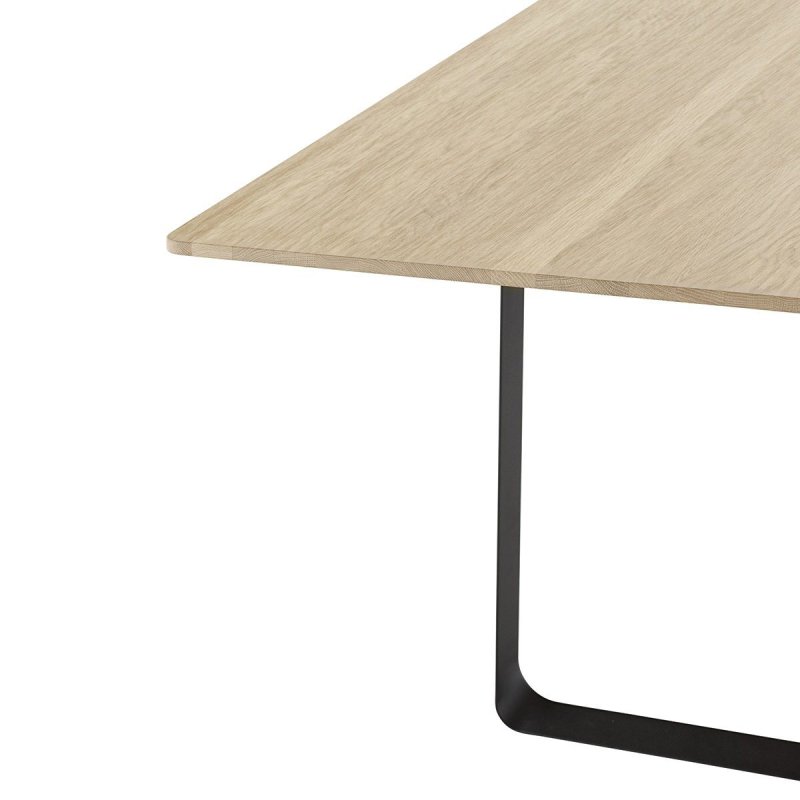 70/70 Eettafel Massief Eiken - Muuto Zwart Hout