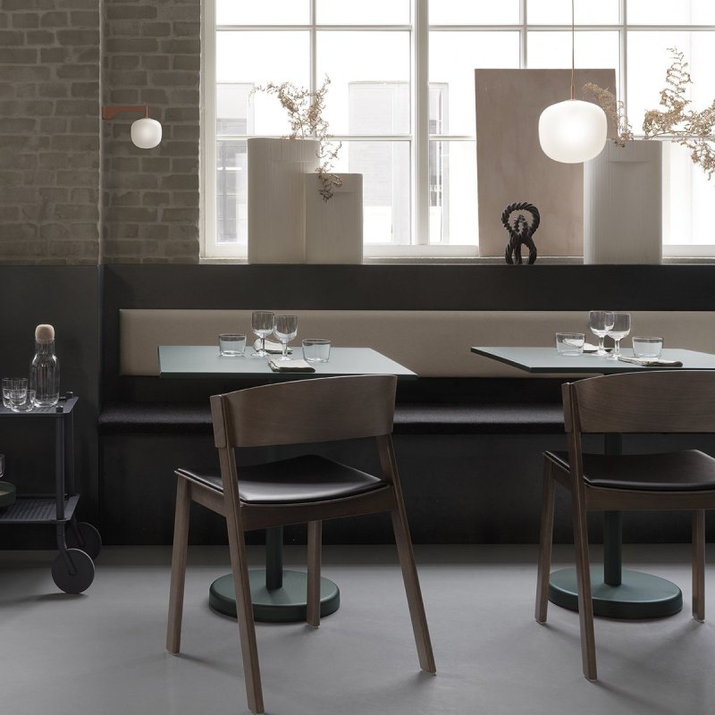Cover Side Chair - Donkerbruin Gebeitst- Zwart leder - Muuto Bruin Hout