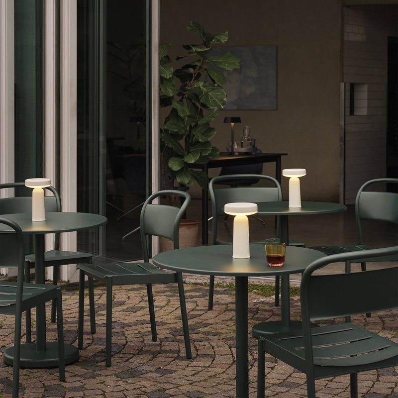 Linear Steel Café Tafel - Muuto Groen Metaal