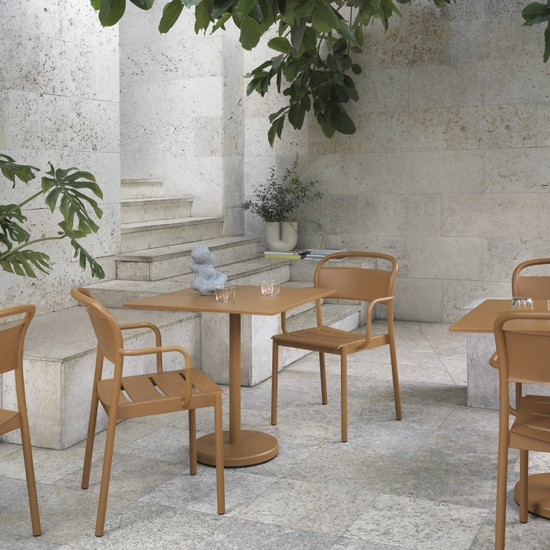 Linear Steel Café Tafel - Muuto Oranje Metaal