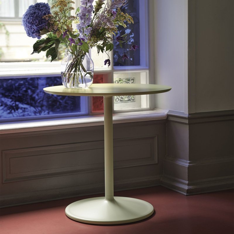Soft Café Tafel - Muuto Creme Aluminium